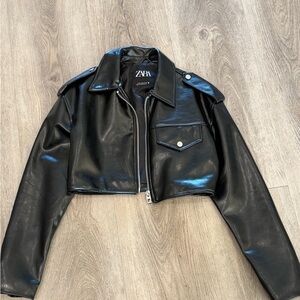 Zara Women's Shiny Black Cropped Leather Jacket
